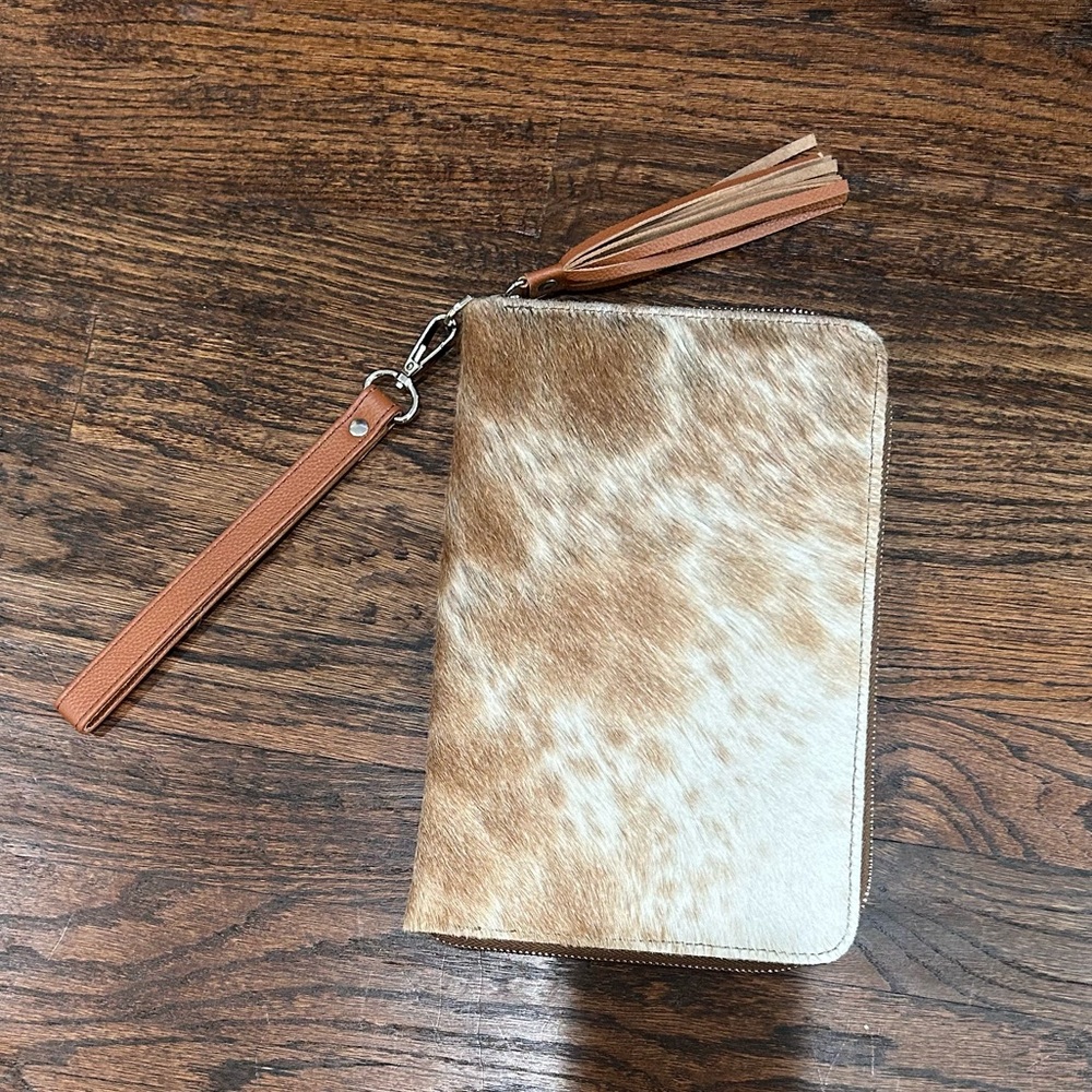 Western Linens Cowhide Clutch/Wrislet - Picture 3 of 8